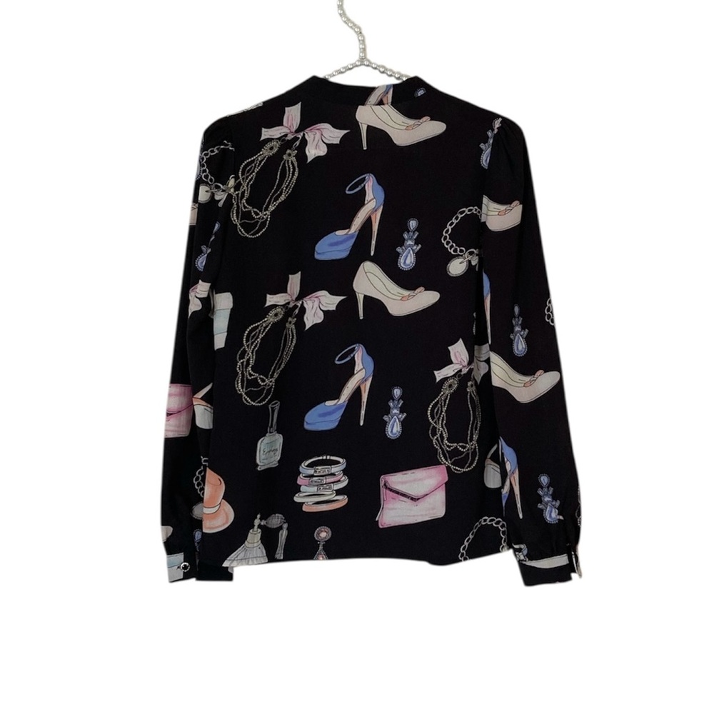 Hanxiner Pullover V-Neck Med Top w/ Heels Purses Jewelry Glasses Perfume Print
